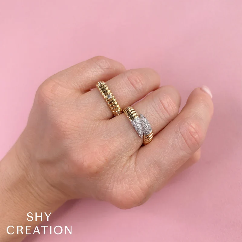 Ribbed Diamond Bezel Ring - Image 2